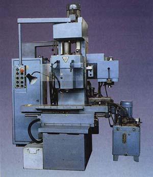 6520Ф3 Загальний вигляд  бесконсольного фрезерного верстата з крестовым столом